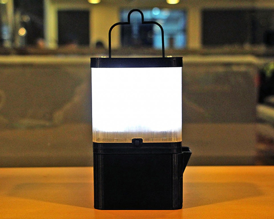 電源不要！海水だけで8時間点灯、夢のランプが実用化へ